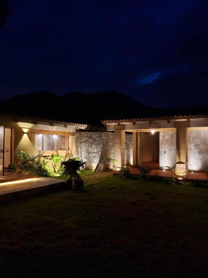 Hostal Villa Quieta 테포츨란 외부 사진